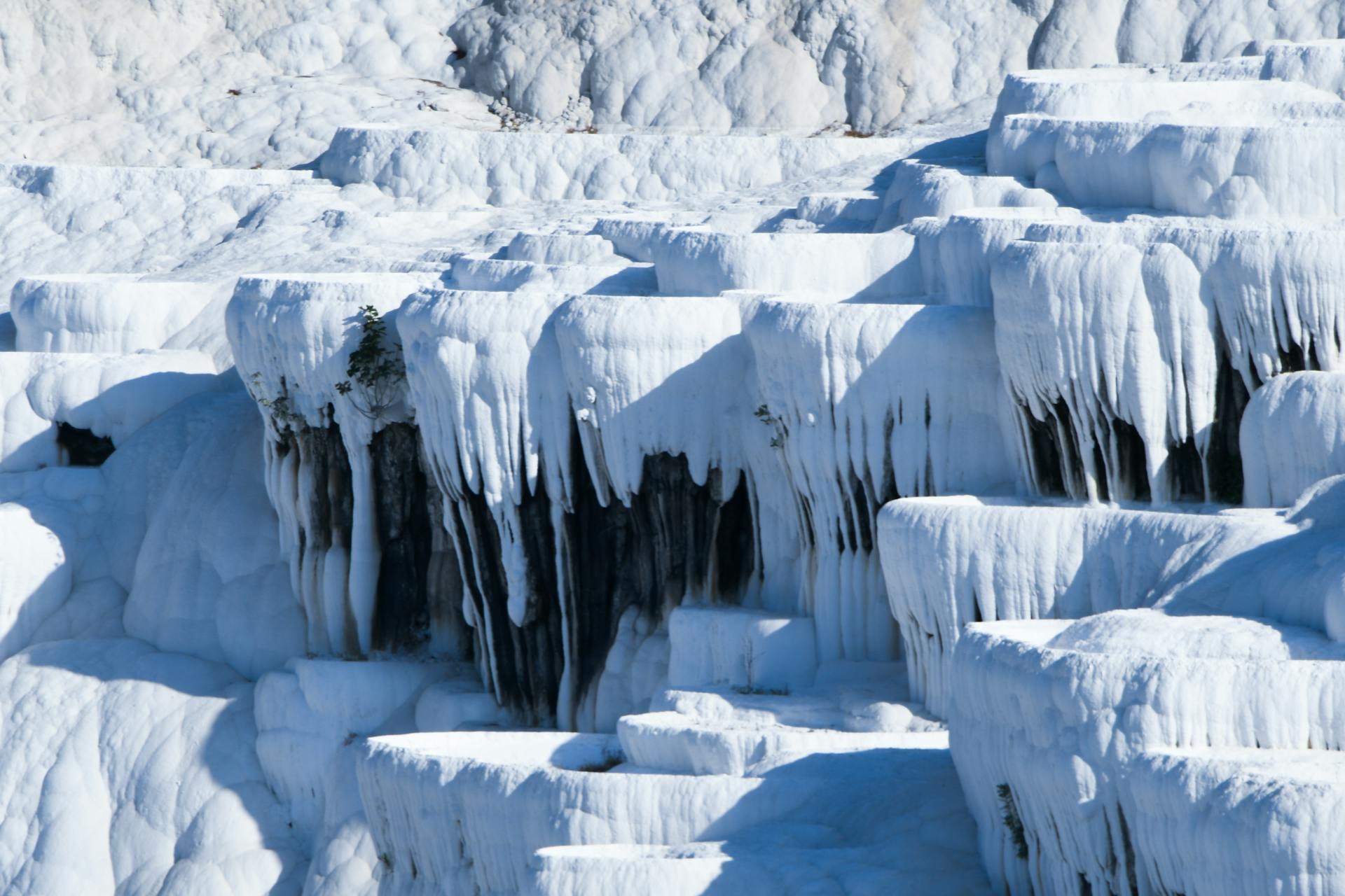 Close-up of Pamukkale travertine terraces, UNESCO site in Turkey | Conmigo Travel Agency